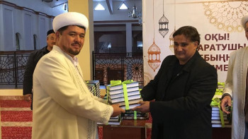 Фотография к новости: Шымкентте 1000 дана Құран тегін таратылды