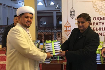 Фотография к новости: Шымкентте 1000 дана Құран тегін таратылды