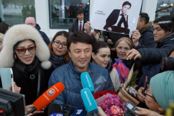 Фотография к новости: "Шетелдіктер елімізге құрмет көрсетті". Димаштың әкесі Нью-Йорктегі концерт жайлы айтты