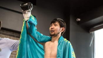 Фотография к новости: Әнші әрі кәсіпқой боксшы африкандықты нокаутқа жіберді