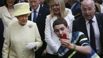 Фотография к новости: Ұлыбритания патшайымы SMM маман іздейді