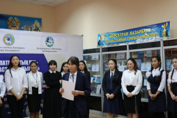 Фотография к новости: Мәнерлеп оқудан шығармашылық кеш өтті