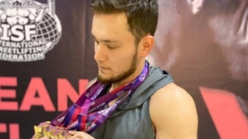 Фотография к новости: Қазақстандық стритлифтингтен Еуропа чемпионатында үш алтын жеңіп алды