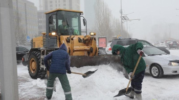 Фотография к новости: Елорда көшелерін қардан тазалауға 1 600 жұмысшы жұмылдырылды
