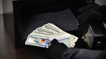 Фотография к новости: Ұшақта 4 500 АҚШ долларын ұрлаған қытайлық ұсталды