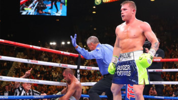 Фотография к новости: "Канело" Ковалевтен тартып алған белбеуінен бас тартты