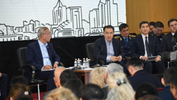 Фотография к новости: Сағынтаев Медеу ауданы тұрғындарымен кездесті