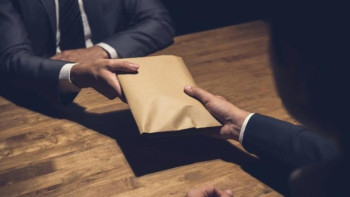 Фотография к новости: Мемлекеттік кірістер департаментінің басшысы пара алды деген күдікке ілінді