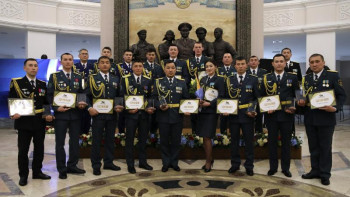 Фотография к новости: Үздік әскери қызметшілер марапатталды