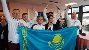 Фотография к новости: Сурдлимпиадада шахматтан еліміздің ерлер құрамасы алтын алды