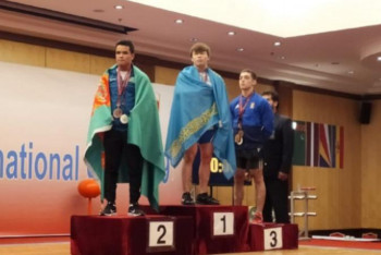 Фотография к новости: Қазақстандық ауыр атлет Қатар кубогі турнирінің жеңімпазы атанды