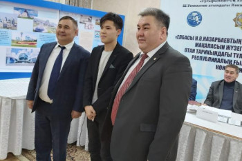 Фотография к новости: Екі студентке "Тұғырыл хан" атындағы стипендия тағайындалды