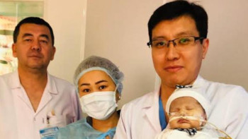 Фотография к новости: Дәрігерлер жүрек ақауымен туған сәбиді аман алып қалды 