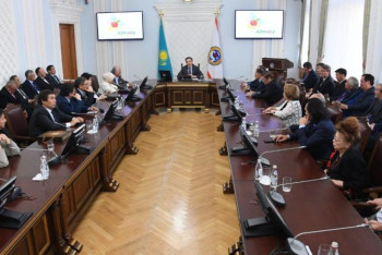 Фотография к новости: Жазушылар Алматы әкімінің гранттарын алды ﻿