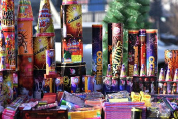 Фотография к новости: Семейде рұқсатсыз пиротехникалық тауар сатқандар ұсталды ﻿﻿ ﻿