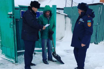 Фотография к новости: Елордалық полицейлер жеке үйлерді аралап шықты 