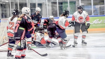 Фотография к новости: "Айсұлу" хоккейшілері Еуролигада көш бастап тұр