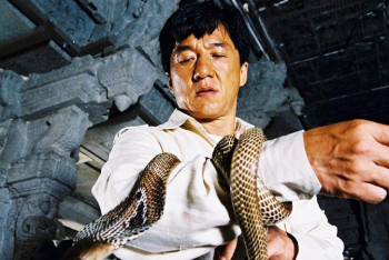 Фотография к новости: Джеки Чан түсірілім кезінде қайтыс бола жаздады