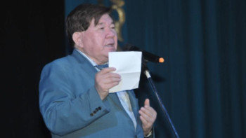 Фотография к новости: Шахановтың туған жеріндегі кешіне келген халық залдан шығып кетті 