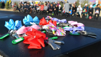 Фотография к новости: "Қайырымды қала". Шымкентте көпбалалы аналар баспаналы болды