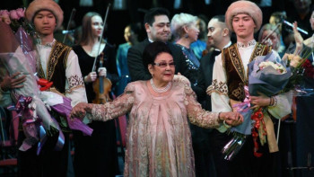 Фотография к новости: Семейдегі Мәдениет үйіне Бибігүл Төлегенованың есімі беріледі