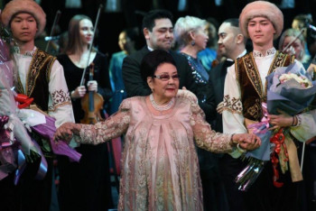 Фотография к новости: Семейдегі Мәдениет үйіне Бибігүл Төлегенованың есімі беріледі