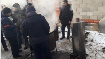 Фотография к новости: Ұшақ апаты: Оқиға орнында құтқарушылар үшін ас-су дайындалуда