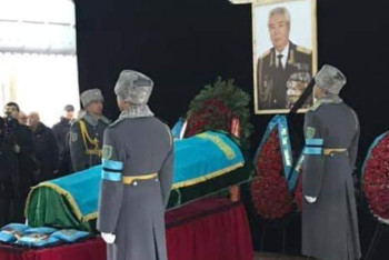 Фотография к новости: Ұшақ апаты: Генерал Рүстем Қайдаровпен қоштасу рәсімі өтті