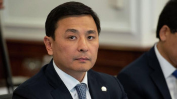 Фотография к новости: Ұшақ апаты: Көлгінов қаза тапқандардың отбасыларымен кездесті