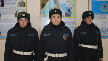 Фотография к новости: Қостанайлық әскерилер жоғалып кеткен екі баланы ата-анасына қайтарды  ﻿