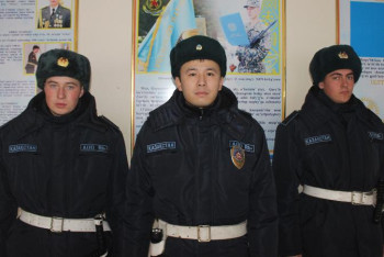 Фотография к новости: Қостанайлық әскерилер жоғалып кеткен екі баланы ата-анасына қайтарды  ﻿