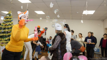 Фотография к новости: Фоторепортаж: Ерекше балаларға арналған жаңажылдық кеш