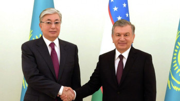 Фотография к новости: Тоқаев пен Мирзиёев екі ел арасындағы ынтымақтастықты талқылады