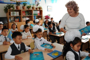 Фотография к новости: Тоқаев "Педагог мәртебесі" туралы заңға қол қойды