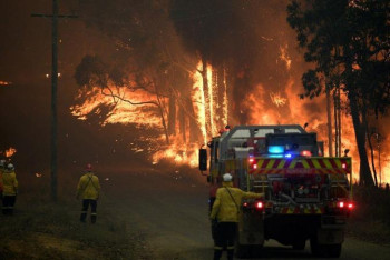 Фотография к новости: Австралияда өрт салдарынан 30 мыңға жуық турист эвакуацияланды