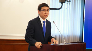 Фотография к новости: "Педогог мәртебесі туралы" заңды іске асыруға 5 триллион 3 млрд теңге бөлінеді