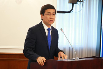 Фотография к новости: "Педогог мәртебесі туралы" заңды іске асыруға 5 триллион 3 млрд теңге бөлінеді