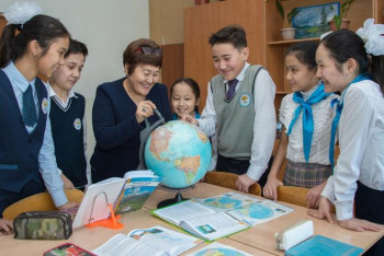 Фотография к новости: "Педагог мәртебесі" заңында мұғалімнің зейнет жасы неліктен қаралмады – вице-министр жауабы