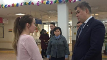 Фотография к новости: Біртанов тісін емдеткеннен кейін комаға түскен баланың жағдайы ауыр екенін айтты