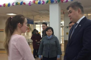 Фотография к новости: Біртанов тісін емдеткеннен кейін комаға түскен баланың жағдайы ауыр екенін айтты