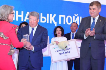 Фотография к новости: Есімов пен Біртанов медпойыз жобасының үздік дәрігерлерін марапаттады 