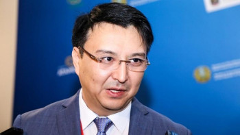 Фотография к новости: Депутат: Жастар жұмыс пен жалақыға келгенде "тым көп нәрседен үмітті"