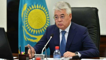 Фотография к новости: Атамқұлов жол азабын тартып келген ауыл халқының үніне құлақ асты