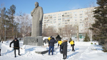 Фотография к новости: Шығысқазақстандық еріктілер жалғызбасты қарттардың қарын күреді