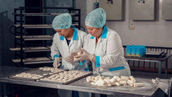 Фотография к новости: Компания. Фабрика. Мектеп: Жұмыскерлерін медициналық сақтандыру үшін 2% жарна төлеуді бастады 