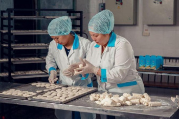 Фотография к новости: Компания. Фабрика. Мектеп: Жұмыскерлерін медициналық сақтандыру үшін 2% жарна төлеуді бастады 