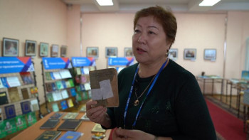 Фотография к новости: Абай-175: Ақынның көне кітабы кітапханаға тарту етілді