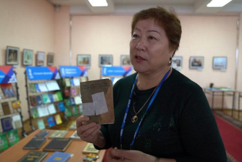 Фотография к новости: Абай-175: Ақынның көне кітабы кітапханаға тарту етілді