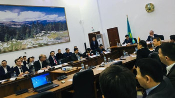 Фотография к новости: Қазақстандағы Германия елшісі: "Фермерлерден бастап, шанышқы және үстелге дейін" саралануы тиіс