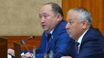 Фотография к новости: Жауапты 100 пайыз орыс тілінде беріп отырсыз – депутат шенеунікті орнына қойды